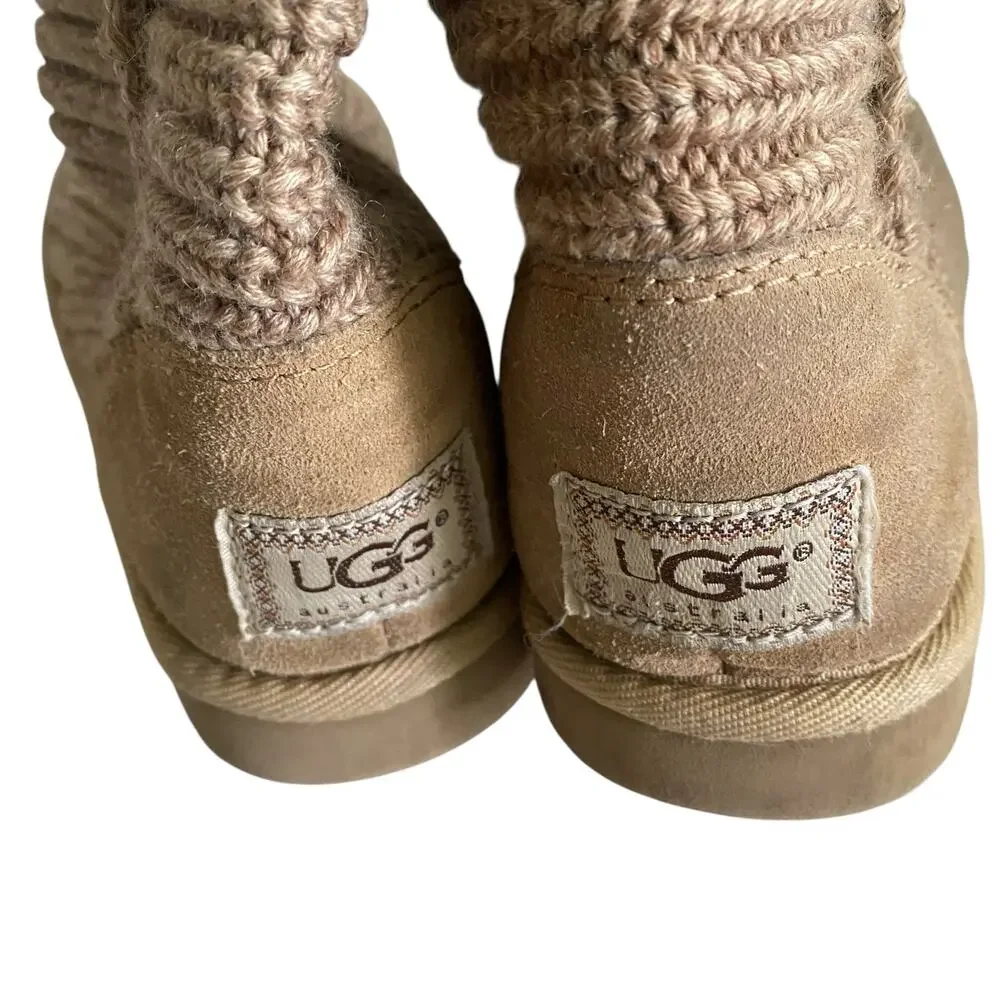 UGG Women’s Classic Cardy Boots Size 7 US / 38 EU Beige 5819 Sweater Boot Brown